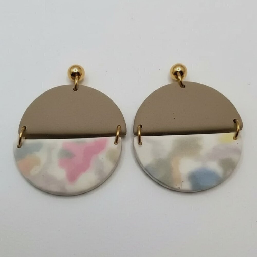 NWT McKinley Clay Gray Round Floral Pattern Dangle Earrings